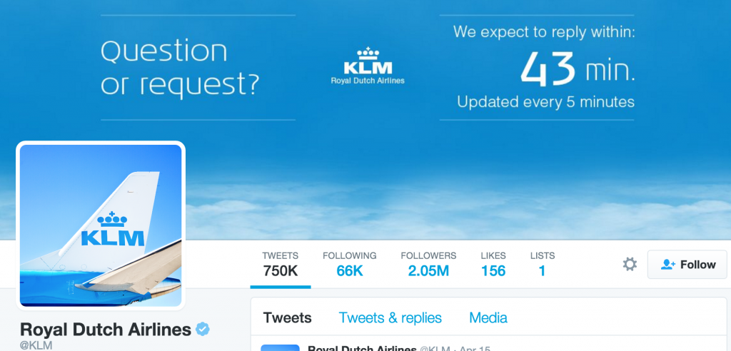 The KLM header photo shows the estimated wait time for a response on social media and is updated every five minutes